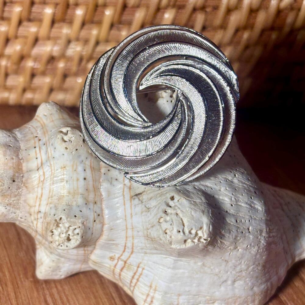 Vintage Napier Silver Tone Swirl Brooch Abstract Circle Pin